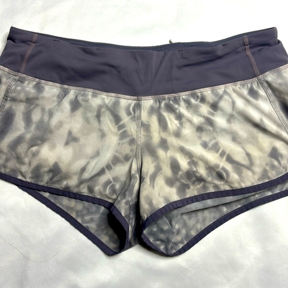 Lululemon Speed Up Shorts 2.5” - Picture 2 of 5
